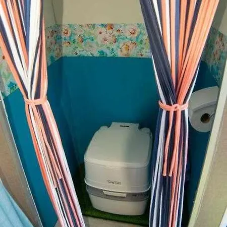 Jabuti Autocaravana Con Porche Y Aparcamiento Camping *