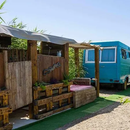 Jabuti Autocaravana Con Porche Y Aparcamiento Camping