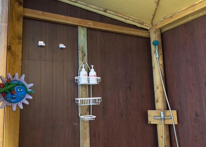 Kemping Jabuti Autocaravana Con Porche Y Aparcamiento