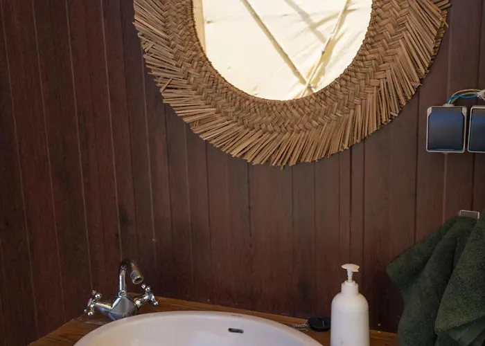 Jabuti Autocaravana Con Porche Y Aparcamiento Campsite *