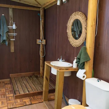 Jabuti Autocaravana Con Porche Y Aparcamiento Camping *