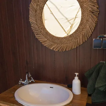 Jabuti Autocaravana Con Porche Y Aparcamiento Camping *