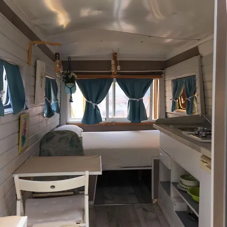 Jabuti Autocaravana Con Porche Y Aparcamiento Cádiz