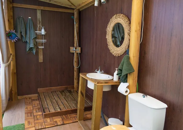 Jabuti Autocaravana Con Porche Y Aparcamiento Camping *