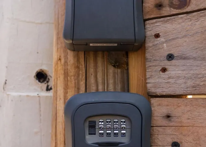 Jabuti Autocaravana Con Porche Y Aparcamiento Camping Cadix