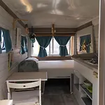 Jabuti Autocaravana Con Porche Y Aparcamiento Cádiz