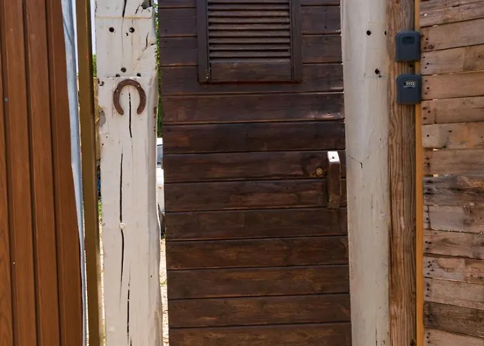 Jabuti Autocaravana Con Porche Y Aparcamiento Campingplatz